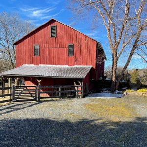 swift-run-farm-retreat-barn